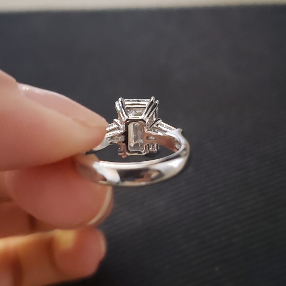 Lab-grown Diamond Ring - Picture 8 of 9